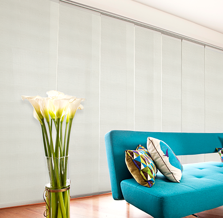 Agrega un toque elegante a tus espacios con nuestra cortina Panel Track Nieve